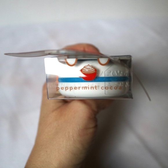 Hello Kitty Cinnamoroll Lip Balm 4 Piece Face Mask Sanrio Ltd Edition Christmas - Picture 6 of 6